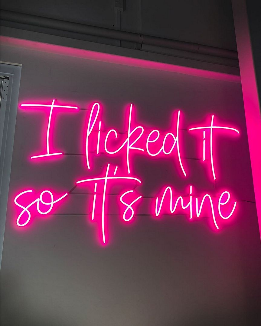 “I Licked It So It’s Mine” Neon Sign – Funny LED Wall Light for Bedroom, Dorm Room Decor, Trendy Gift Idea