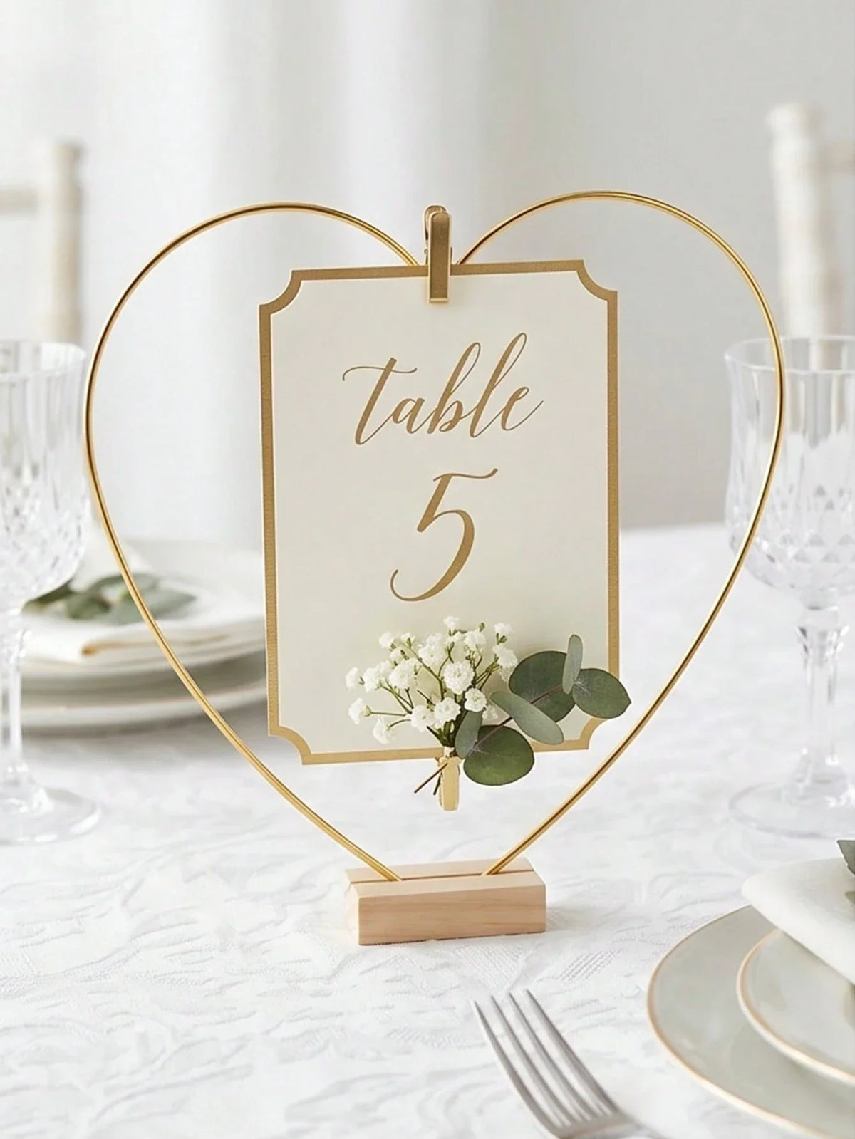 4-Piece Metal Heart Wreath with Wooden Base Gold Floral Display Stand