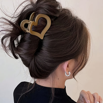 A Set of 1/2/4 Heart-Shaped Hair Clips - Cute And Minimalist Plastic Hair Additions for Women