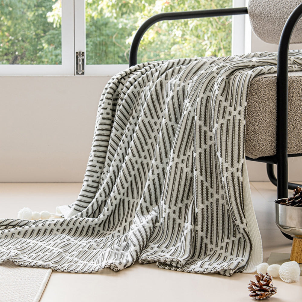 Monochrome Diamond Pattern Throw Blanket