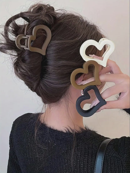 A Set of 1/2/4 Heart-Shaped Hair Clips - Cute And Minimalist Plastic Hair Additions for Women